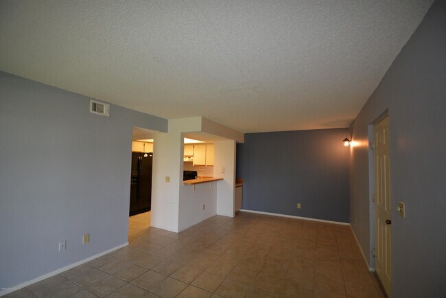 Photo - 915 Sonesta Ave NE Unit 203