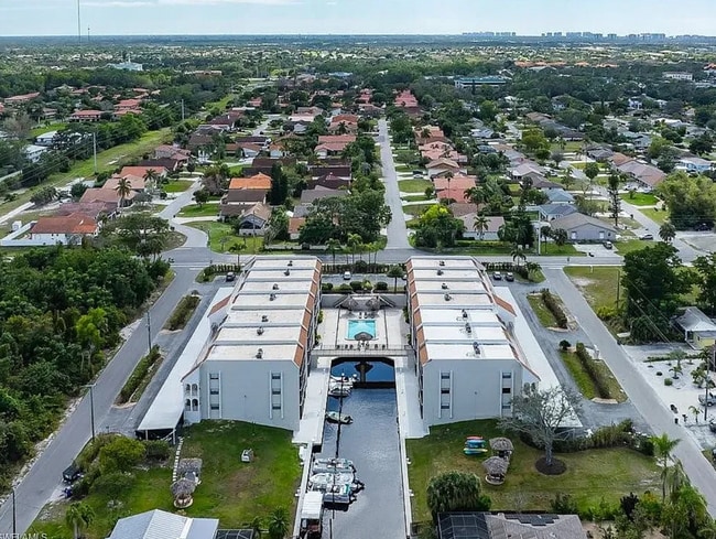 Building Photo - Boater's Delight- Beautiful Condo Unit 7