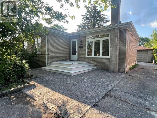 Photo - 116 Cartier Crescent