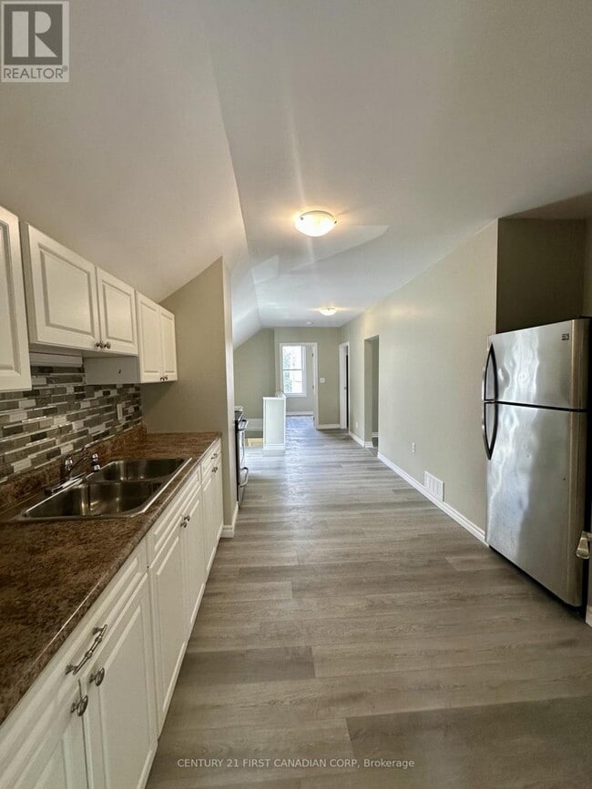 Photo - 35 Inkerman St Unit Upper