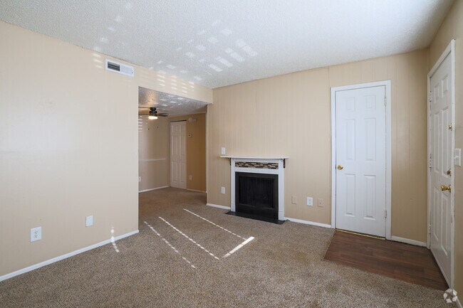 1BR, 1BA - 600SF