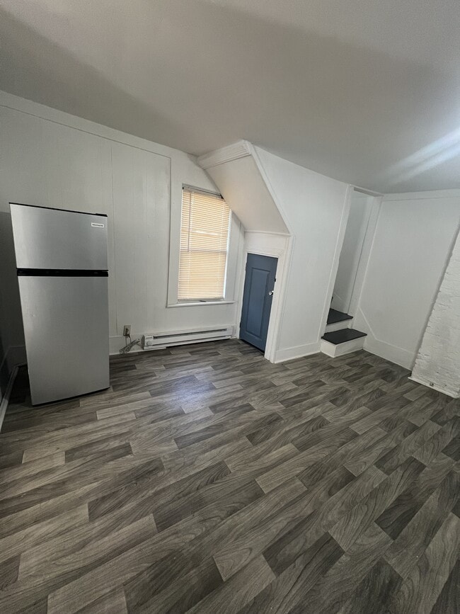 Photo - 529 E William St