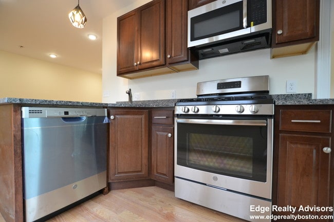 Photo - 549 Washington St Unit 3