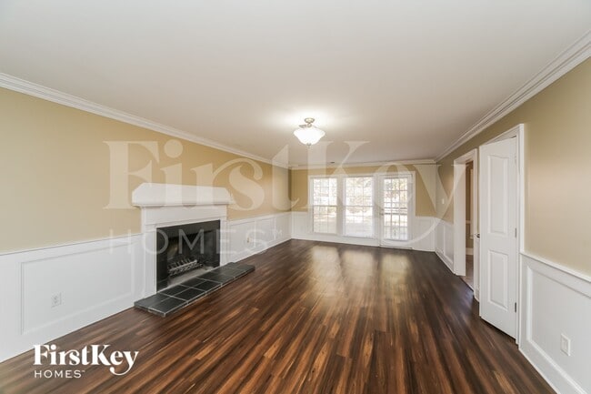 Photo - 8158 Creekside Cir S