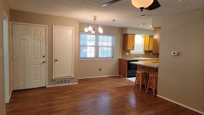 Photo - Awesome 3/2/1 with a carport in Wolfforth