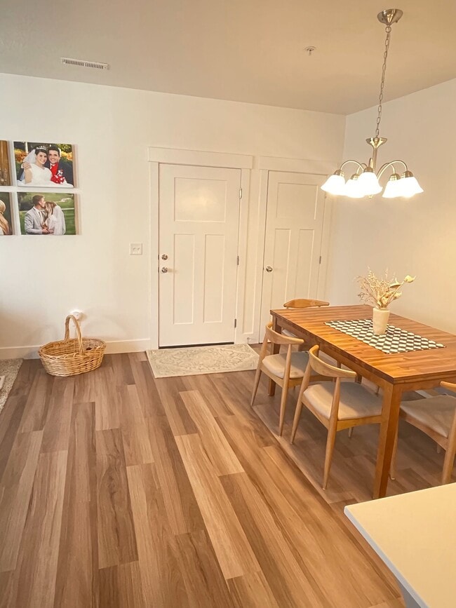 Photo - 699 N 380 W