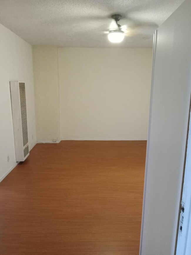 Building Photo - 4720 S Normandie Ave Unit #4