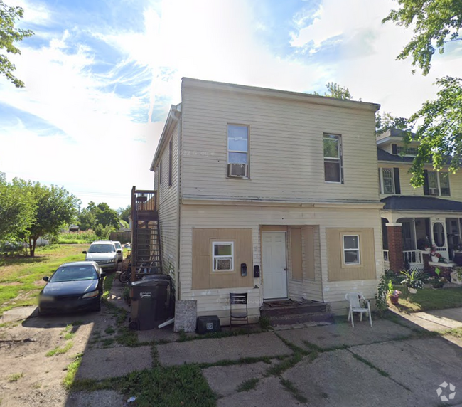 Building Photo - 526 S Jackson St Rental