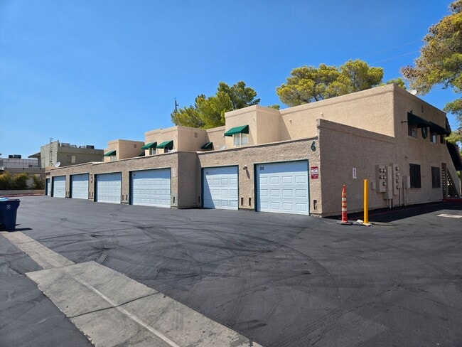 Building Photo - A Fabulous 2 Bed, 2 Bath, 1 Car Attached G...