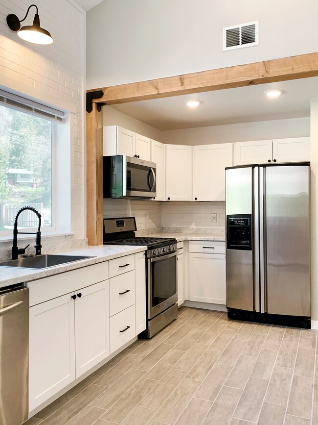 Photo - 387 Manley Rd Unidad A