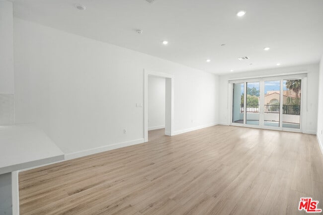 Photo - 1832 S Barrington Ave Unit 201