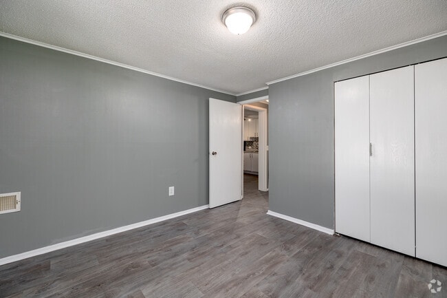 1BR, 1BA - 576SF - Bedroom