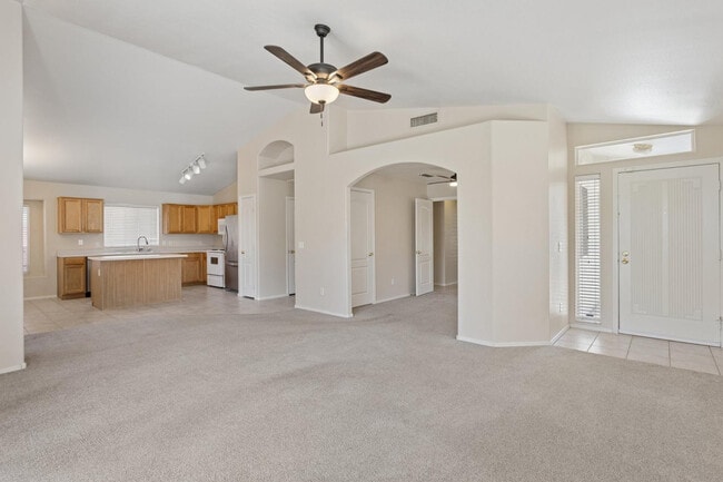 Photo - 921 E Montoya Ln