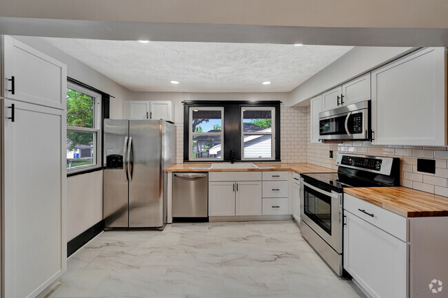 Building Photo - 2429 S 13th St Rental