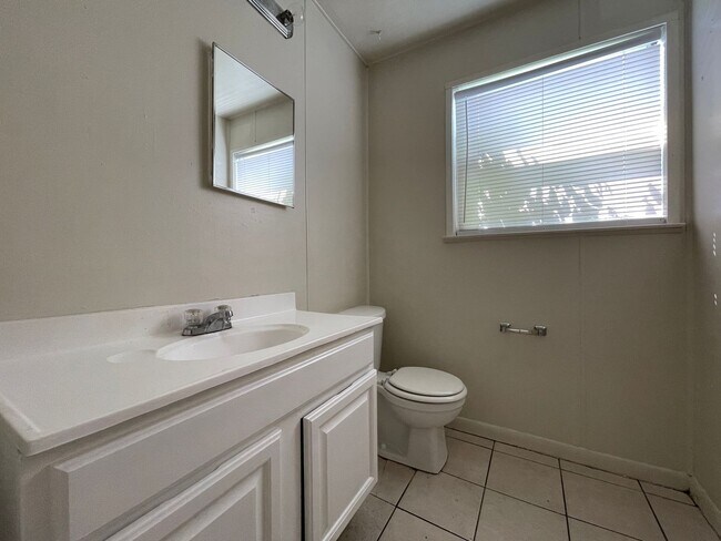 Photo - 803 Sissom Rd Unit Apt 2