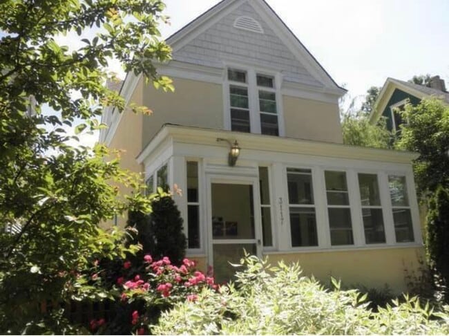 Building Photo - 3117 Harriet Ave Unit 2