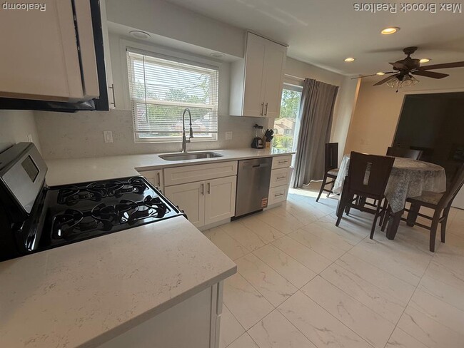 Photo - 4803 Thorntree Dr