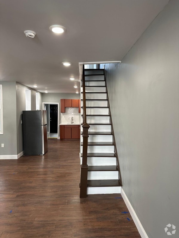 Building Photo - 650 W Clearfield St Rental