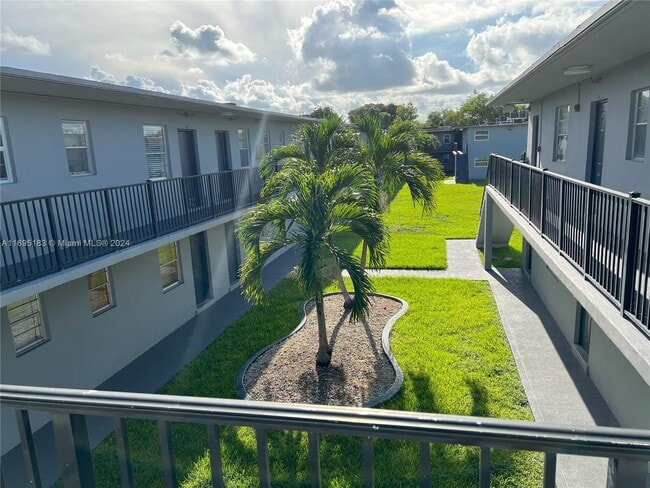 Photo - 4250 SW 67th Ave Condominio Unidad 47