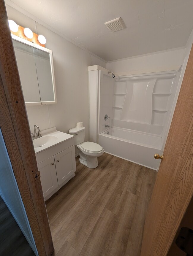 Photo - 415 S Silverleaf St