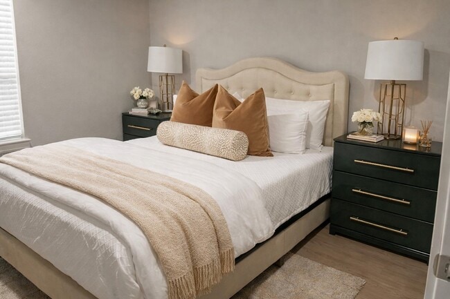 Photo - 645 E 11th 1/2 St Unidad 5