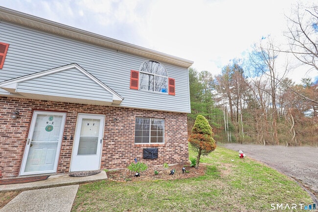 Building Photo - 197 Pine Hill Rd Unit 9F