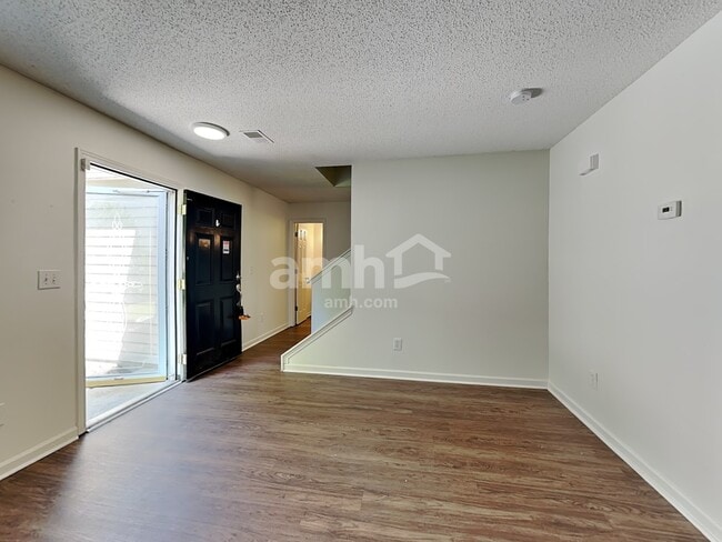 Photo - 505 Kingsman Ln