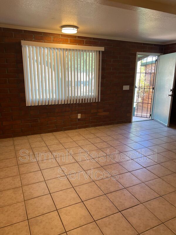 Photo - 2511 N Edith Blvd