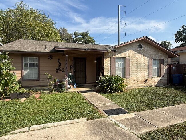 1807 W Olmos Dr