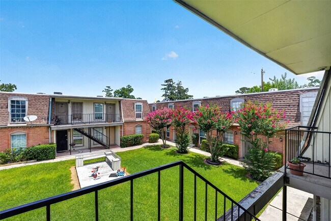 Photo - 1220 Shadowdale Dr Unit 6