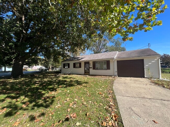Building Photo - Pet Friendly 3 Bedroom 2 Bath Rental