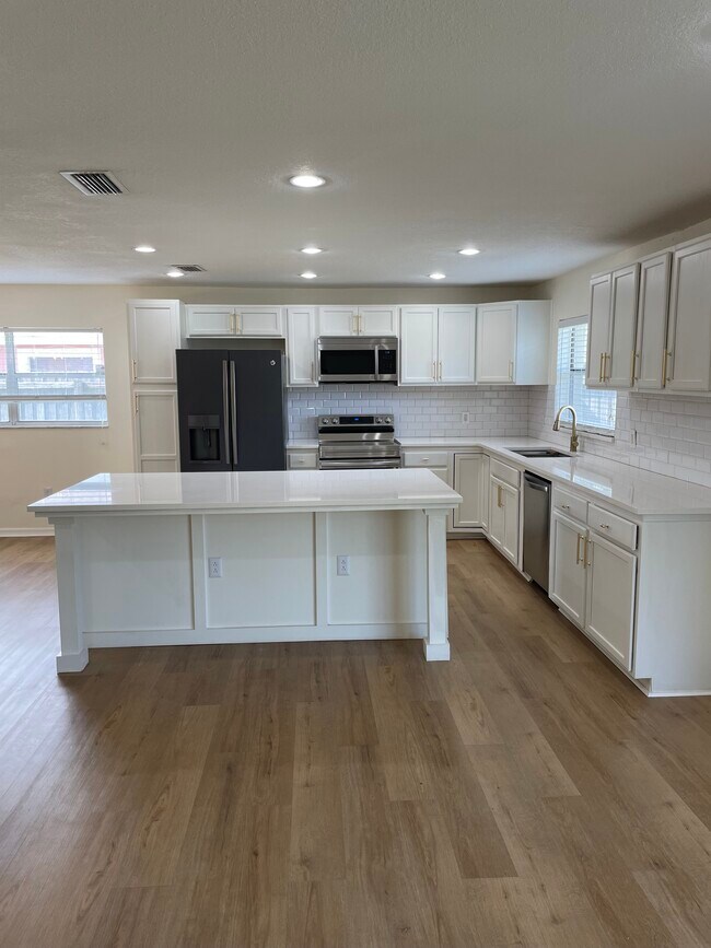 Photo - 5900 25 Way S