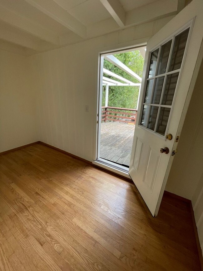 Photo - 2 Bed 1 Ba PG House walking distance to beach