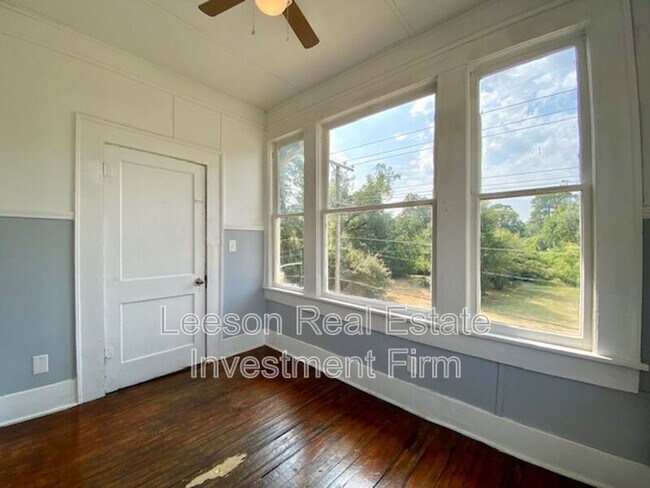 Photo - 314 1/2 KINGS HIGHWAY