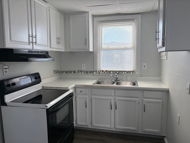 Building Photo - 21 Kenyon Ave Unit 3