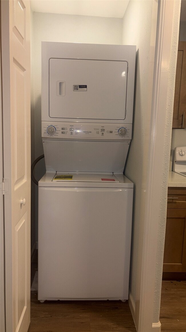 Photo - 4624 Bell St Unit 2