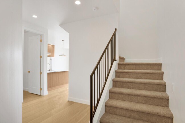 Photo - 996 Manen St