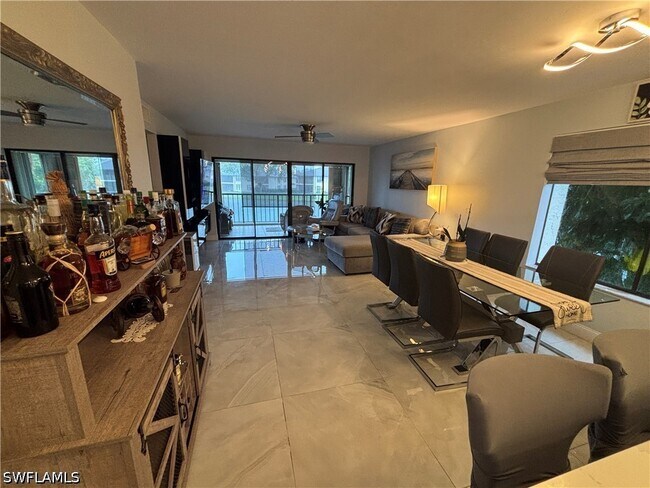 Building Photo - 1600 Misty Pines Cir Unit 206
