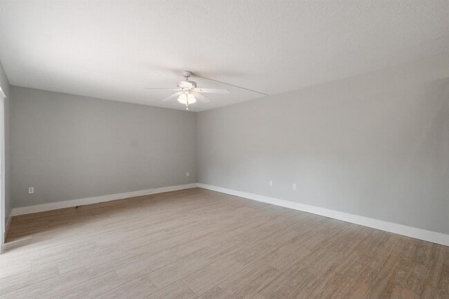 Photo - 825 Center St