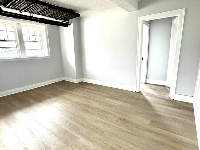 Photo - 36 Hanna St W Unit 14