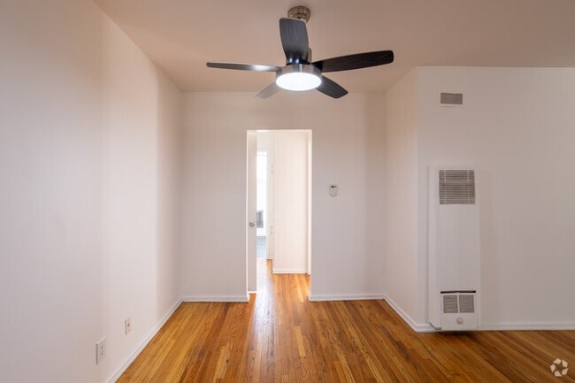 1BR, 1BA - 691SF Dining Area