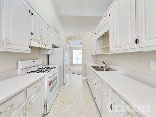 Photo - 50 Tufts Cir