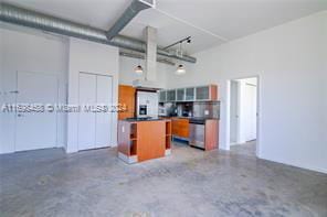 Building Photo - 10 SW South River Dr Rental