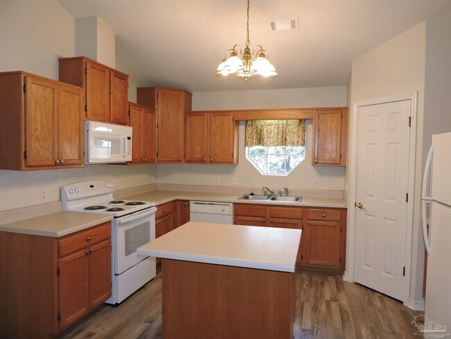 Photo - 551 Riola Pl