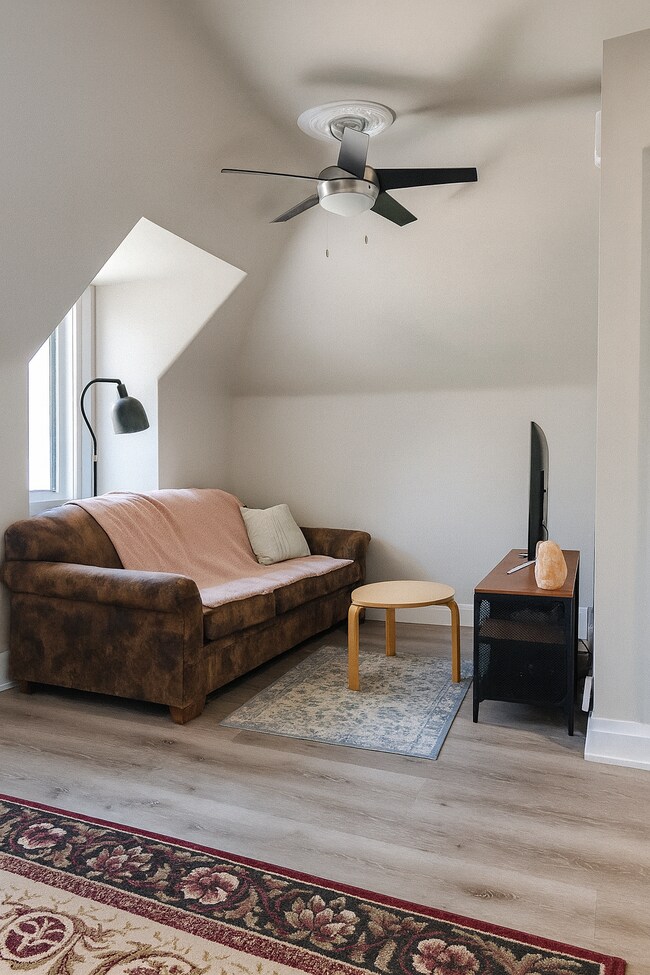 Photo - 12 Somerset St W Unit 3