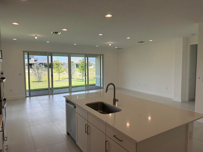 Photo - 1346 Harvester Xing