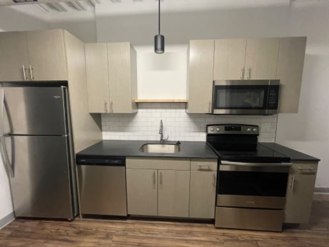 Photo - 3917 N Sheridan Rd