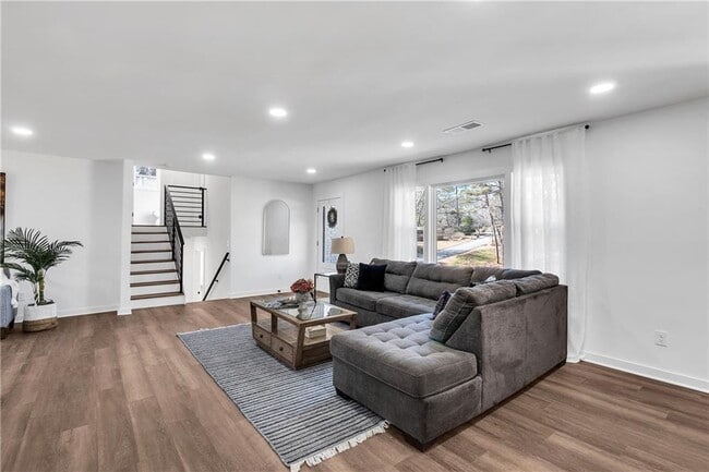 Photo - 1536 Daffodil Dr