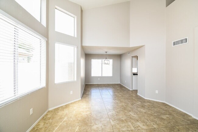 Photo - 790 E Saragosa St