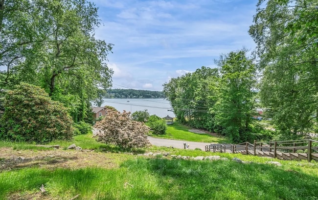 421 Hemlock Point Dr
